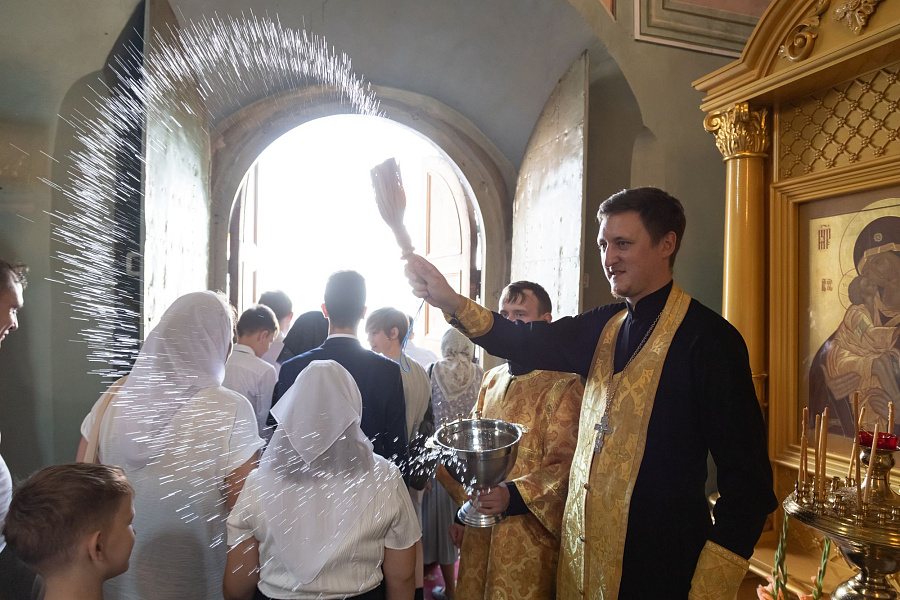 Молебное пение перед началом учебного года в Успенском кафедральном соборе г. Коломна