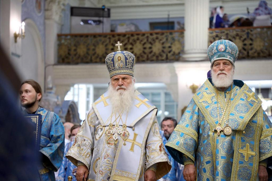Патриарший наместник Московской митрополии принял участие в торжествах по случаю 35-летия архиерейской хиротонии митрополита Ташкентсткого и Среднеазиатского Викентия