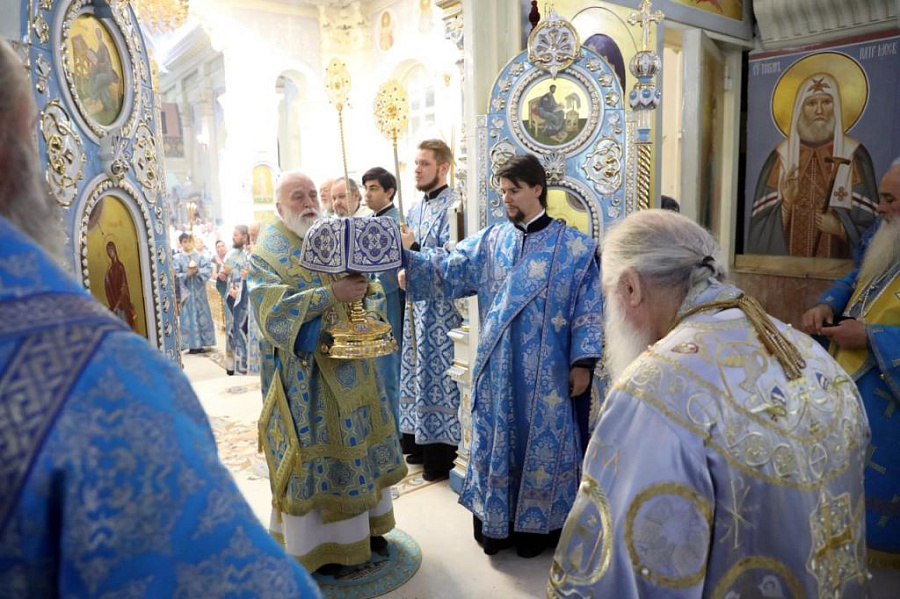 Патриарший наместник Московской митрополии принял участие в торжествах по случаю 35-летия архиерейской хиротонии митрополита Ташкентсткого и Среднеазиатского Викентия