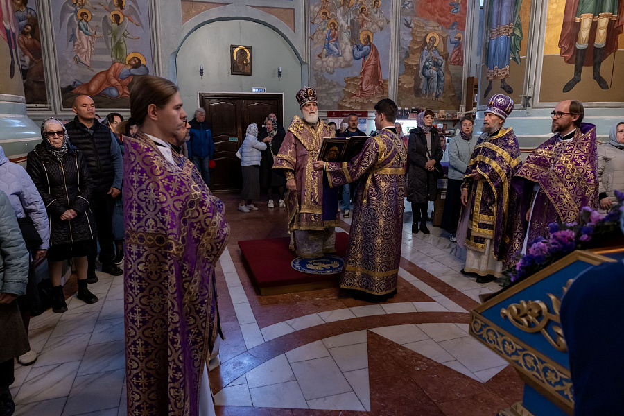 Божественная литургия в Успенском кафедральном соборе города Коломны