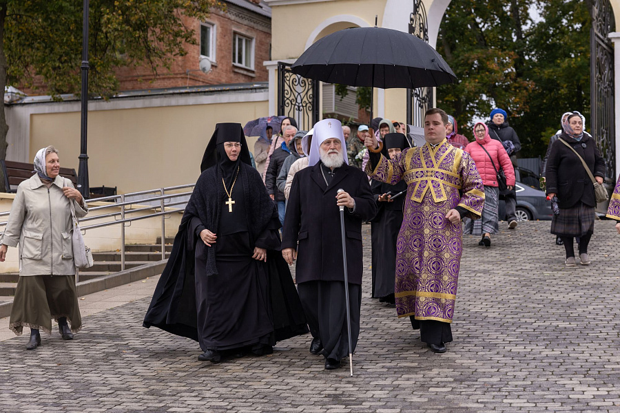 Архиерейское богослужение в Никитском женском монастыре города Каширы