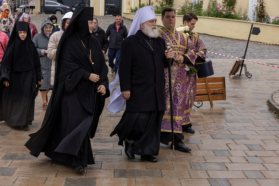 Архиерейское богослужение в Никитском женском монастыре города Каширы