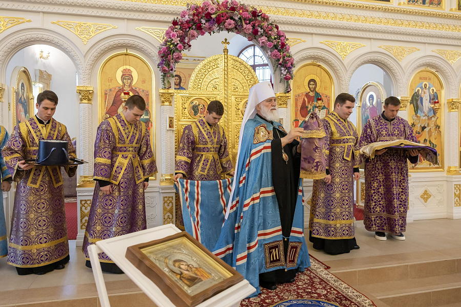 Архиерейское богослужение в Никитском женском монастыре города Каширы