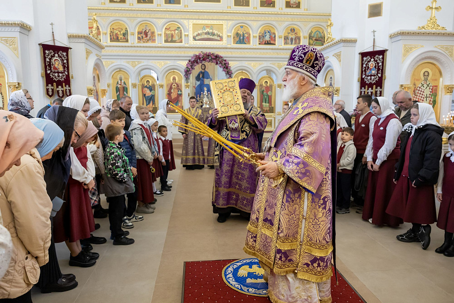 Архиерейское богослужение в Никитском женском монастыре города Каширы