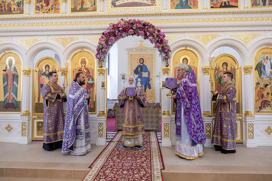 Архиерейское богослужение в Никитском женском монастыре города Каширы