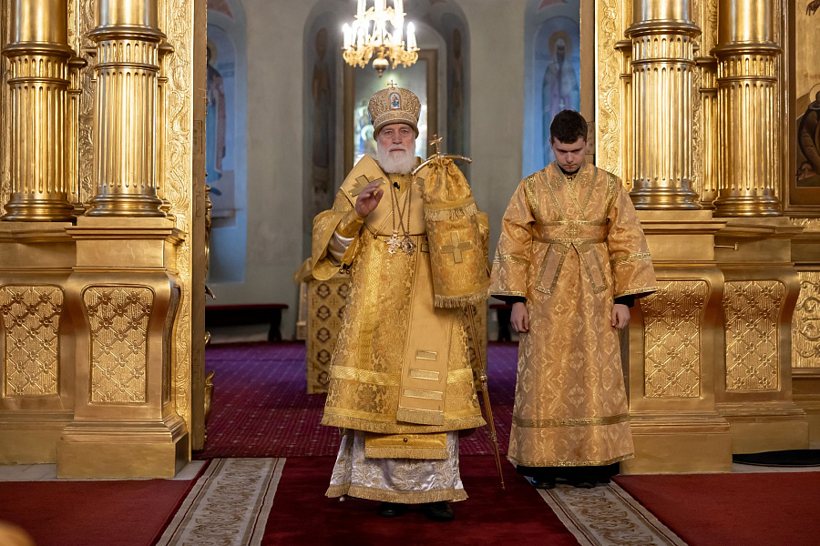 Принесение ковчега с частицей мощей святителя Тихона, патриарха Московского, в пределы Коломенской епархии