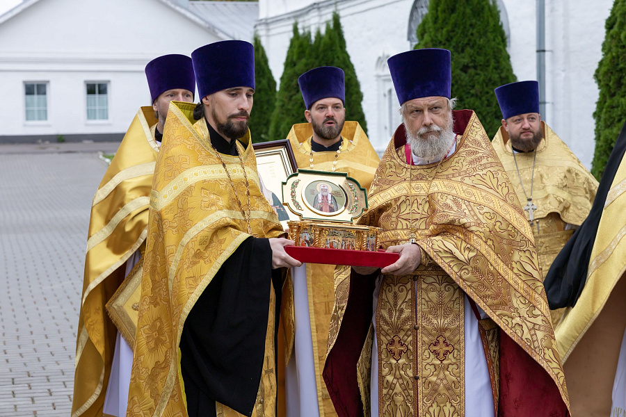 Принесение ковчега с частицей мощей святителя Тихона, патриарха Московского, в пределы Коломенской епархии