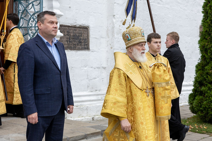 Принесение ковчега с частицей мощей святителя Тихона, патриарха Московского, в пределы Коломенской епархии