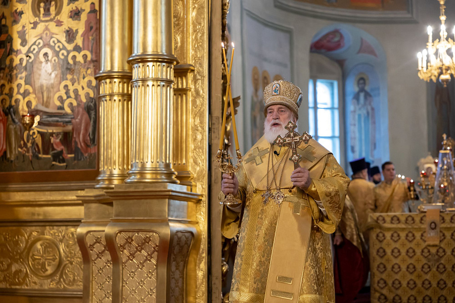 Принесение ковчега с частицей мощей святителя Тихона, патриарха Московского, в пределы Коломенской епархии