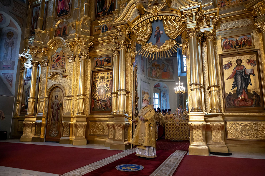 Принесение ковчега с частицей мощей святителя Тихона, патриарха Московского, в пределы Коломенской епархии