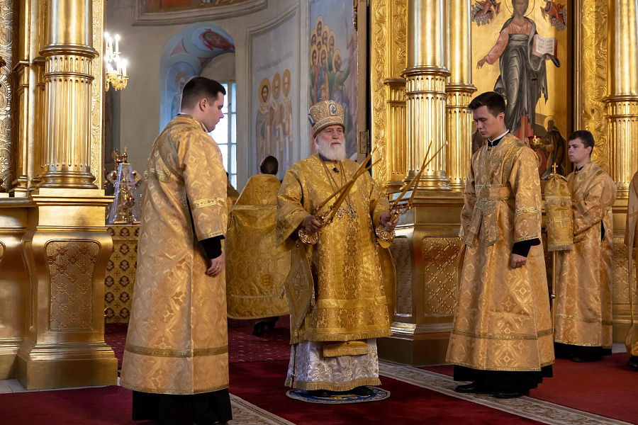 Принесение ковчега с частицей мощей святителя Тихона, патриарха Московского, в пределы Коломенской епархии
