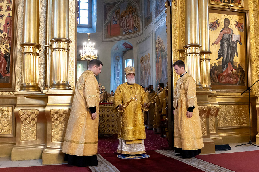 Принесение ковчега с частицей мощей святителя Тихона, патриарха Московского, в пределы Коломенской епархии
