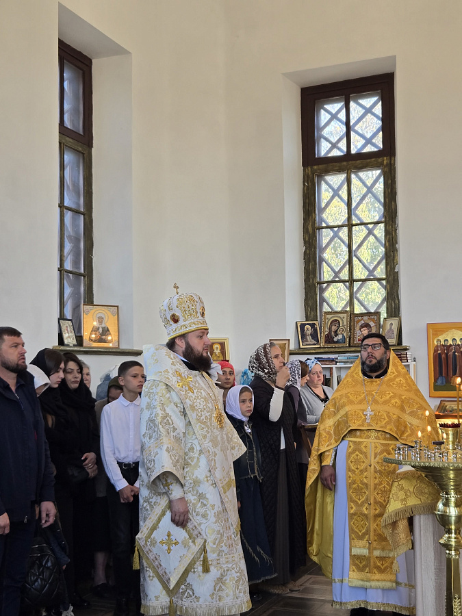 Архиерейское богослужение в храме Архистратига Божия Михаила города Гюмри