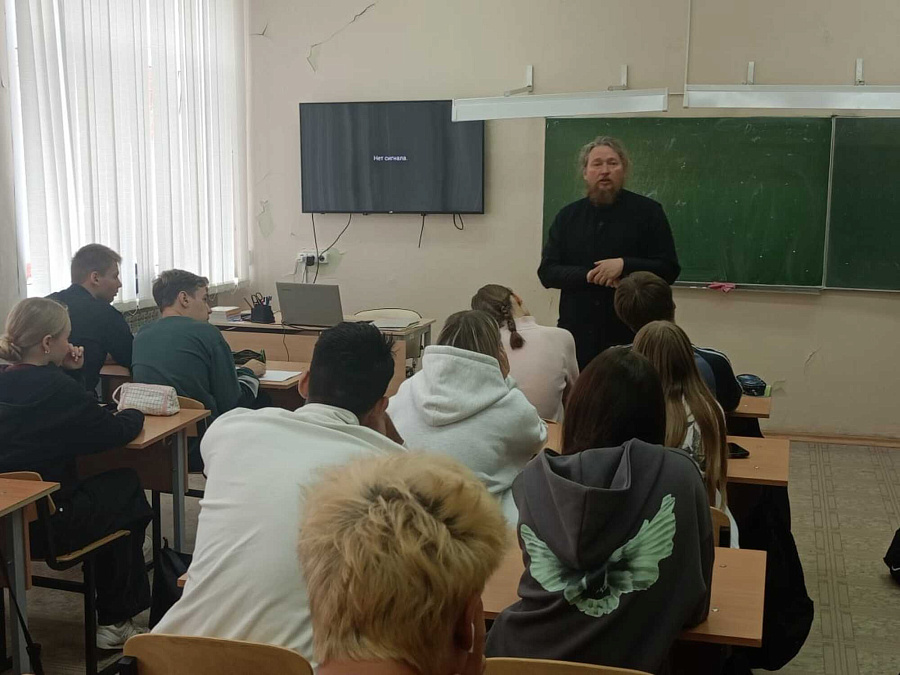 Встреча священника со студентами в Зарайске