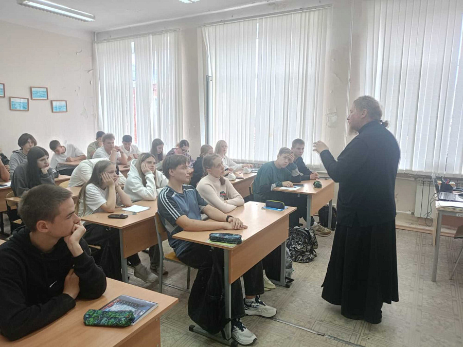 Встреча священника со студентами в Зарайске