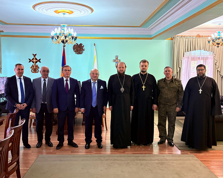 Встреча архиепископа Подольского и Люберецкого Аксия с главой города Гюмри в мэрии города Гюмри