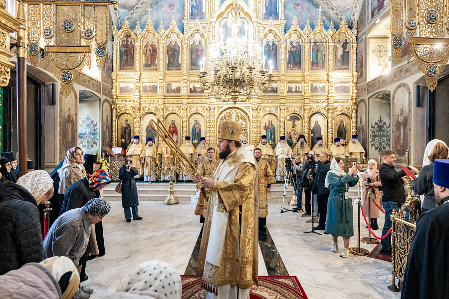 Принесение ковчега с частицей мощей святителя Тихона, Патриарха Московского, в Подольскую епархию