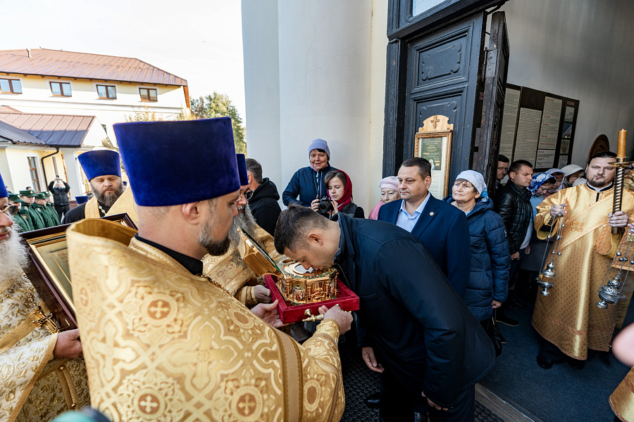 Принесение ковчега с частицей мощей святителя Тихона, Патриарха Московского, в Подольскую епархию
