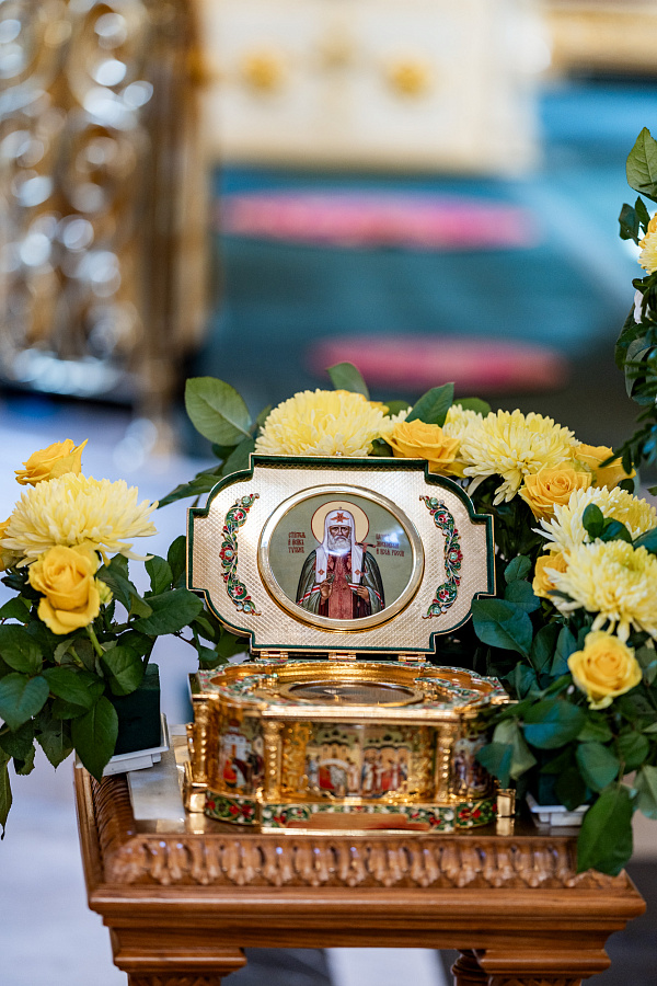 Принесение ковчега с частицей мощей святителя Тихона, Патриарха Московского, в Подольскую епархию