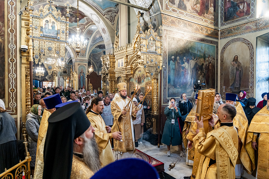 Принесение ковчега с частицей мощей святителя Тихона, Патриарха Московского, в Подольскую епархию