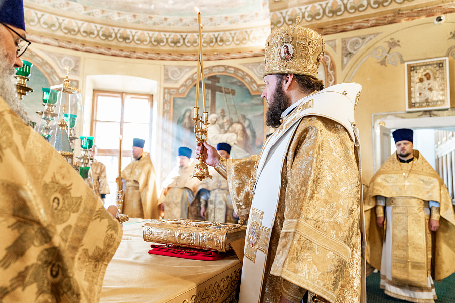 Принесение ковчега с частицей мощей святителя Тихона, Патриарха Московского, в Подольскую епархию