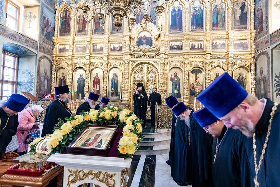 Принесение ковчега с частицей мощей святителя Тихона, Патриарха Московского, в Подольскую епархию