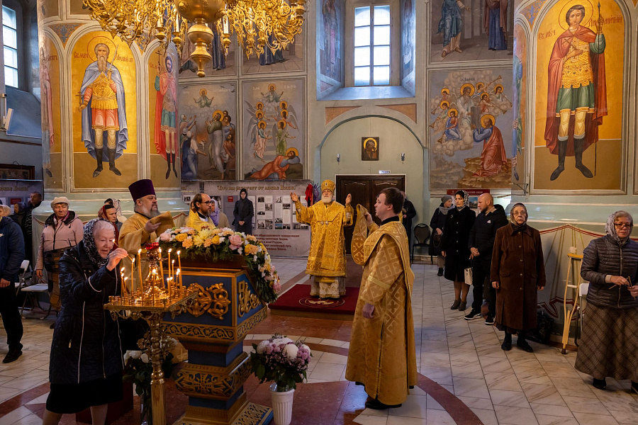 Божественная литургия в Успенском кафедральном соборе города Коломны