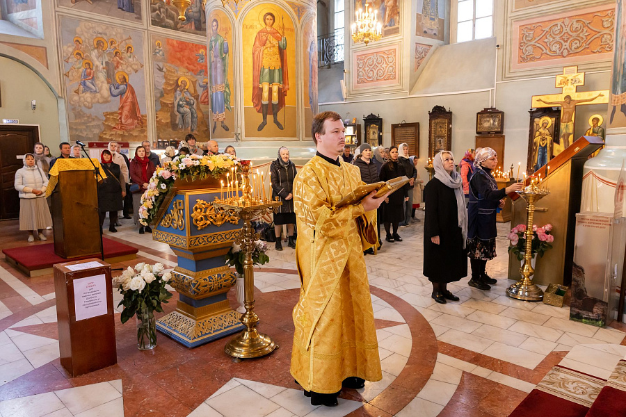 Божественная литургия в Успенском кафедральном соборе города Коломны