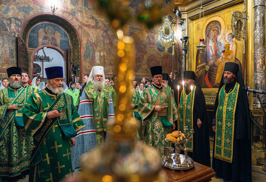 В канун дня памяти преподобного Сергия Радонежского Святейший Патриарх Кирилл совершил всенощное бдение в Троице-Сергиевой лавре