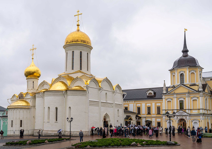 Святейший Патриарх Кирилл совершил малую вечерню с чтением акафиста преподобному Сергию Радонежскому в Троице-Сергиевой лавре
