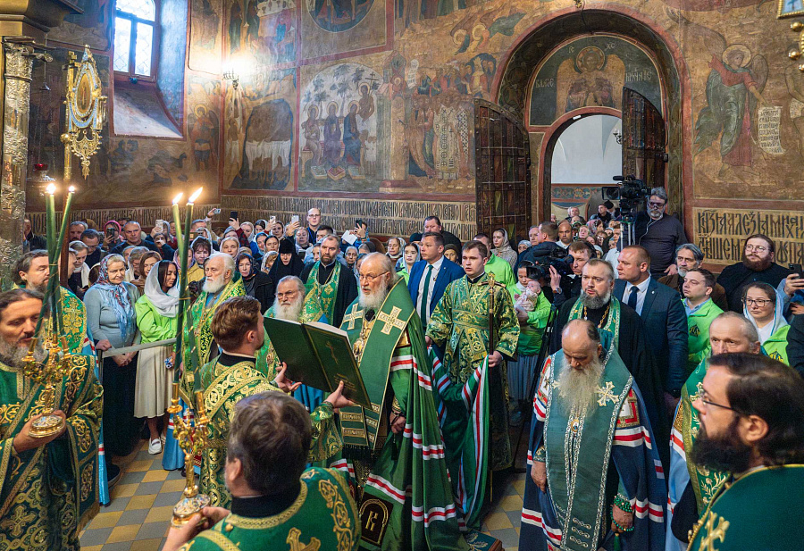 Святейший Патриарх Кирилл совершил малую вечерню с чтением акафиста преподобному Сергию Радонежскому в Троице-Сергиевой лавре