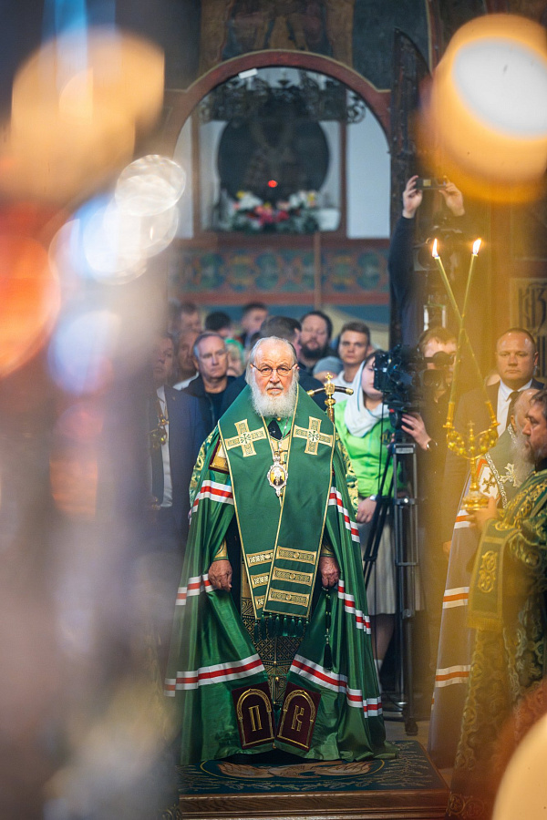 Святейший Патриарх Кирилл совершил малую вечерню с чтением акафиста преподобному Сергию Радонежскому в Троице-Сергиевой лавре