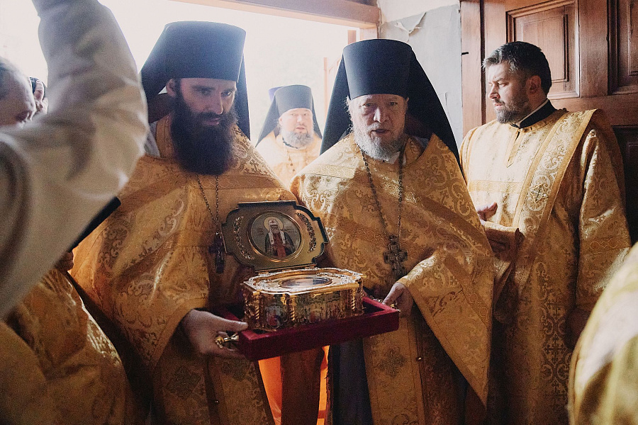 Божественная литургия в Большом соборе Донского ставропигиального мужского монастыря города Москвы