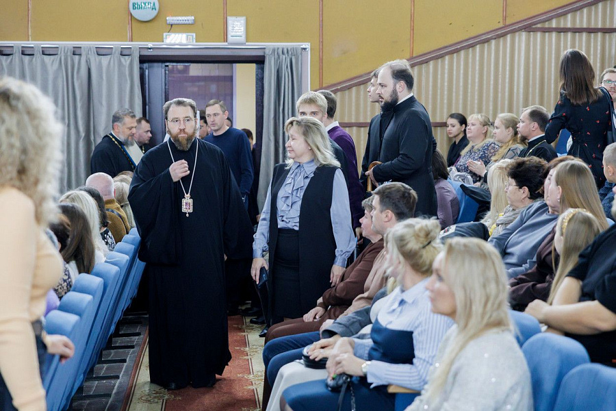 Митрополит Павел и архиереи Саратовской митрополии посетили концерт хора Сретенского монастыря