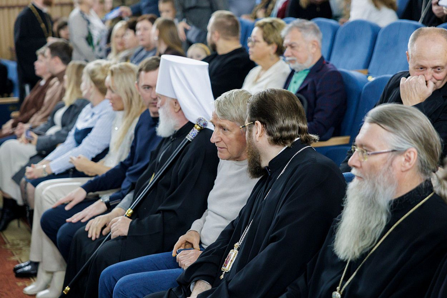 Митрополит Павел и архиереи Саратовской митрополии посетили концерт хора Сретенского монастыря