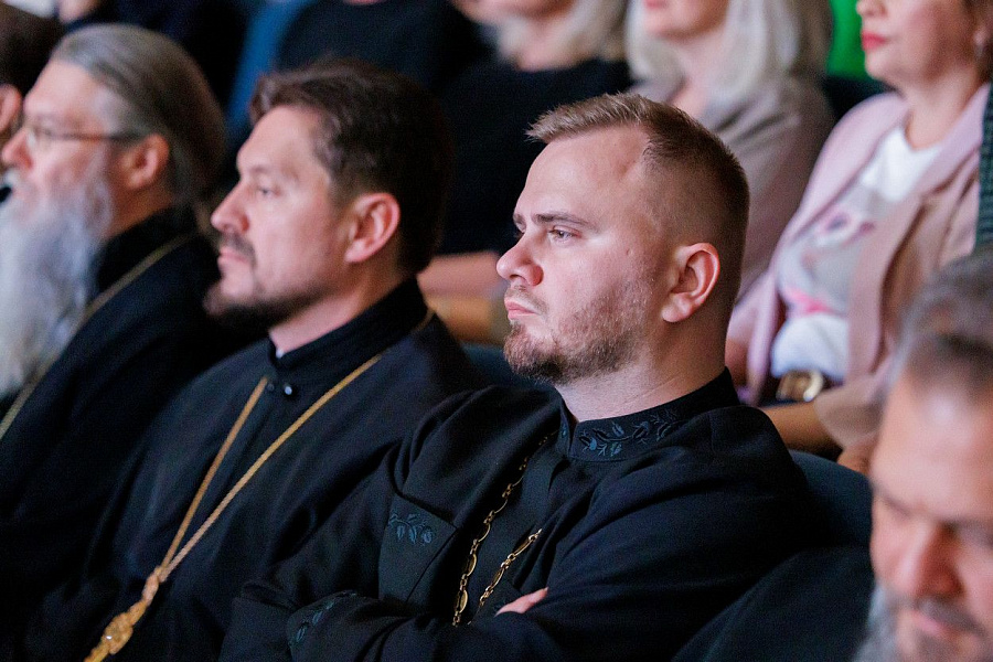 Митрополит Павел и архиереи Саратовской митрополии посетили концерт хора Сретенского монастыря