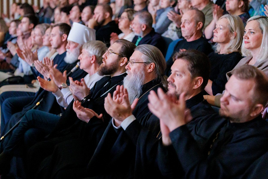 Митрополит Павел и архиереи Саратовской митрополии посетили концерт хора Сретенского монастыря