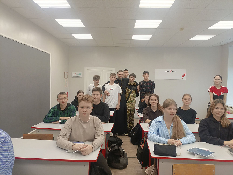 Встреча иерея Алексия Сафронова с учениками Сосново-Борской школы