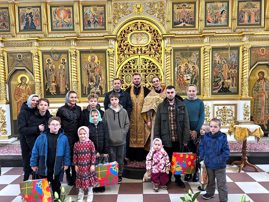 Акция «Согреем детские сердца» в 1-ом Коломенском благочинии
