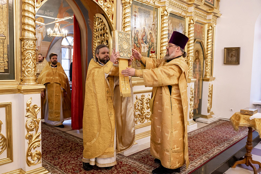 Праздник иконы Божией Матери "Всех скорбящих Радость" в Коломне