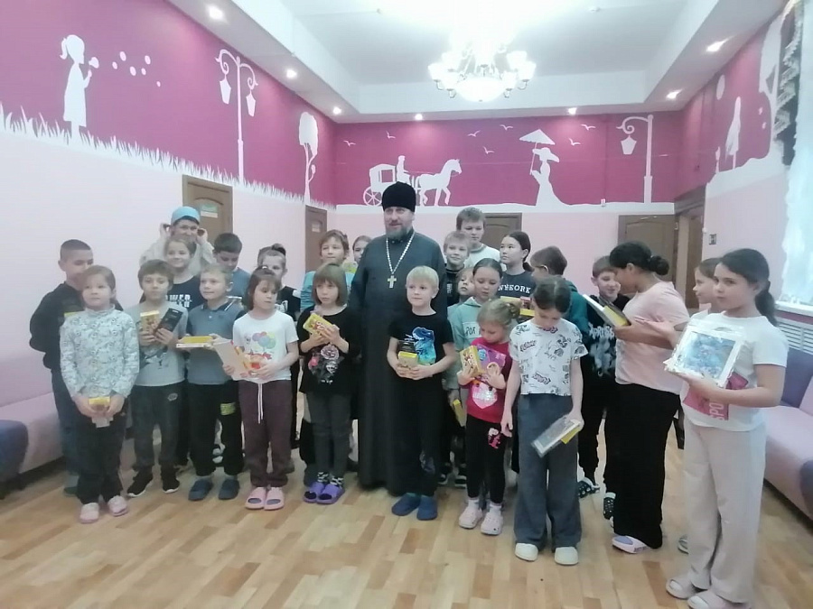 Акция «Согреем детские сердца» в 3-м Коломенском благочинии