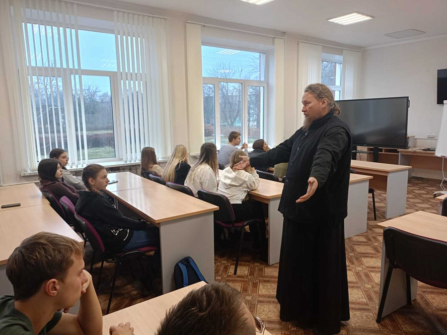 Встреча священника со студентами в Зарайске 