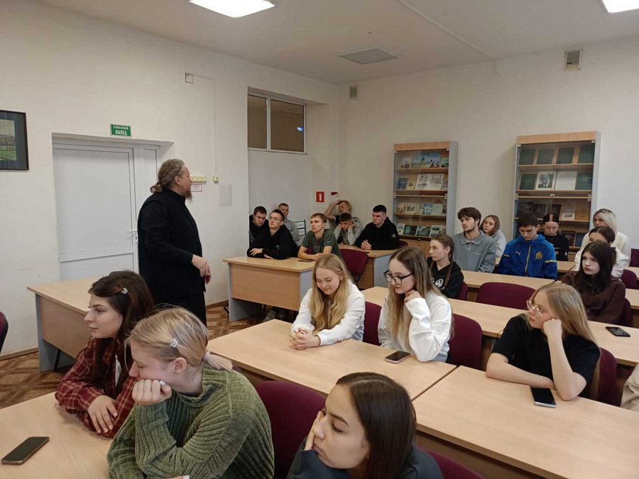 Встреча священника со студентами в Зарайске 