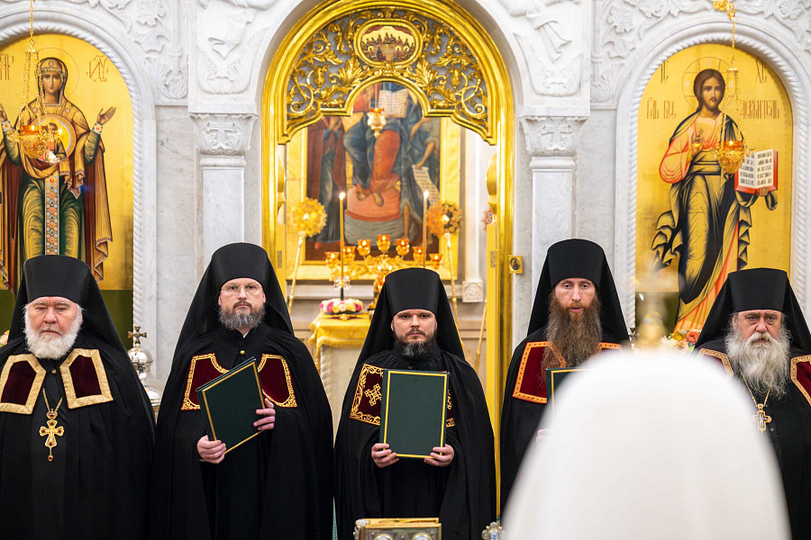 Состоялось наречение архимандрита Мелитона (Зыбина) во епископа Нижнетагильского, архимандрита Алексия (Куклева) во епископа Вяземского и архимандрита Варнавы (Снытко) во епископа Великолукского