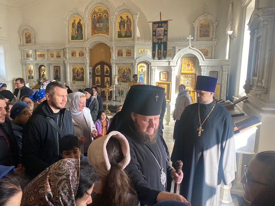 Архиерейское богослужение в Покровском храме города Еревана