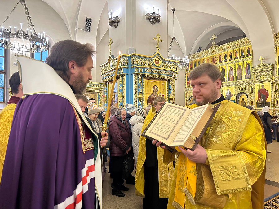 Архиепископ Фома возглавил молебное пение на новый год в Георгиевском кафедральном соборе г. Одинцово