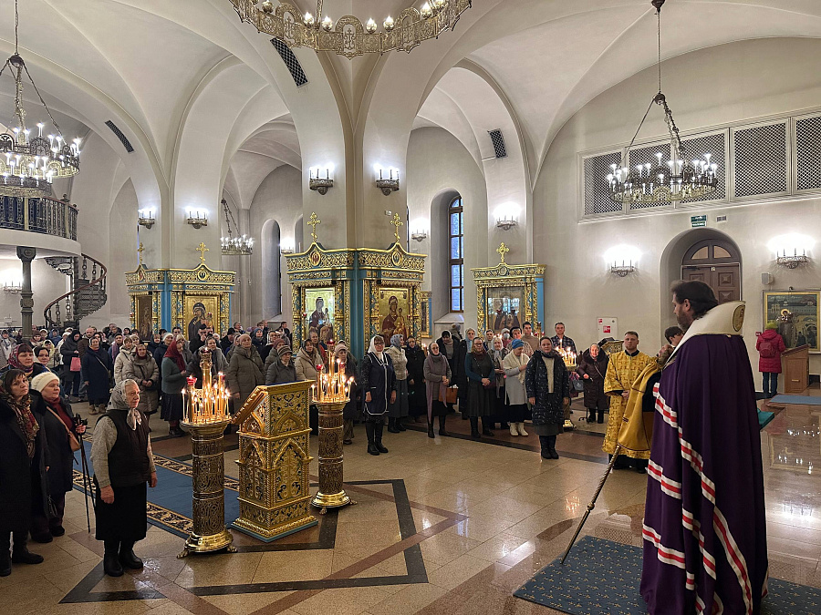 Архиепископ Фома возглавил молебное пение на новый год в Георгиевском кафедральном соборе г. Одинцово