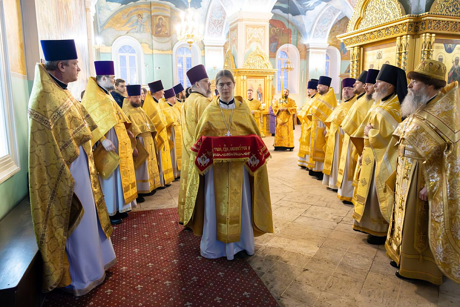 Божественная литургия во второй день праздника Рождества Христова в Коломне