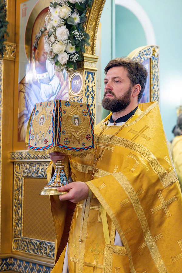 Божественная литургия во второй день праздника Рождества Христова в Коломне