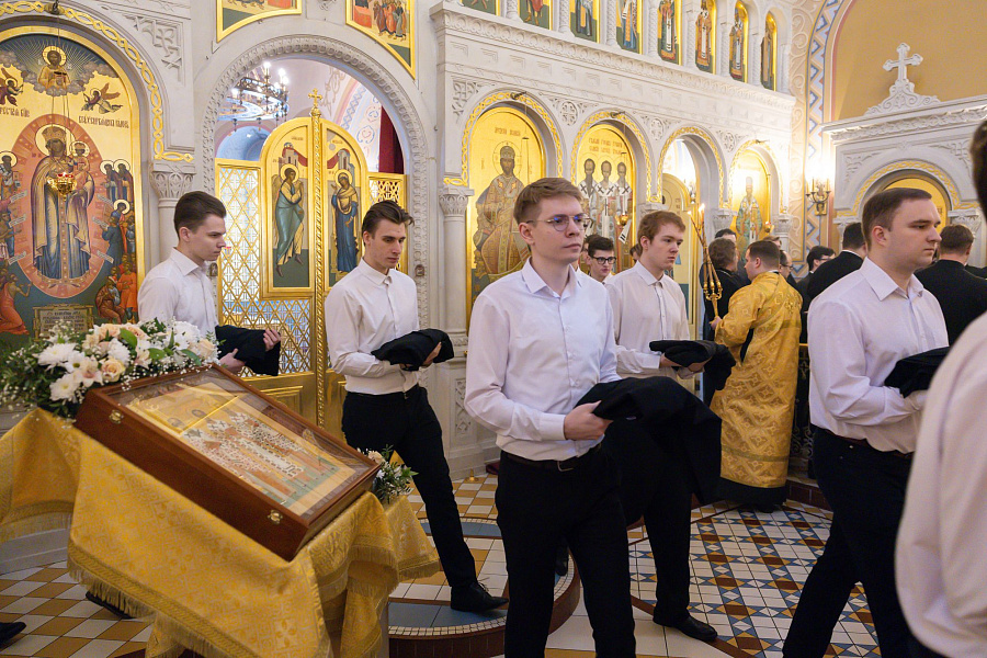 Престольный праздник Трёхсвятительского храма Коломенской духовной семинарии